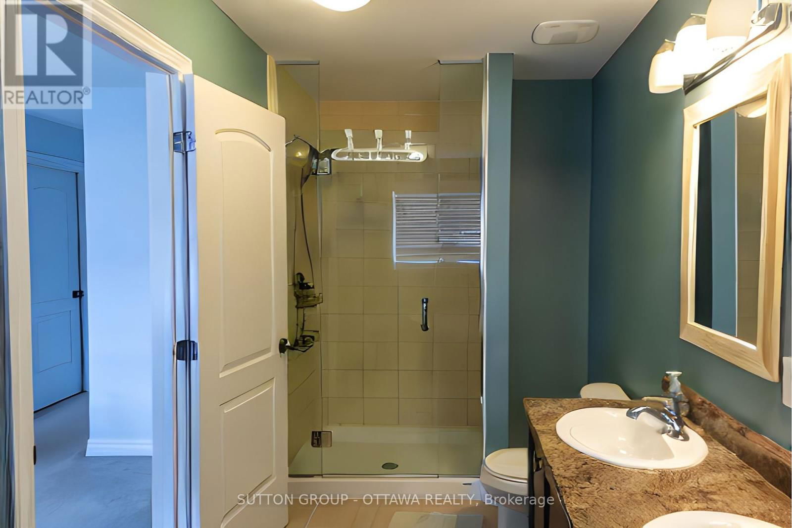 654 MOORPARK AVENUE Image 28