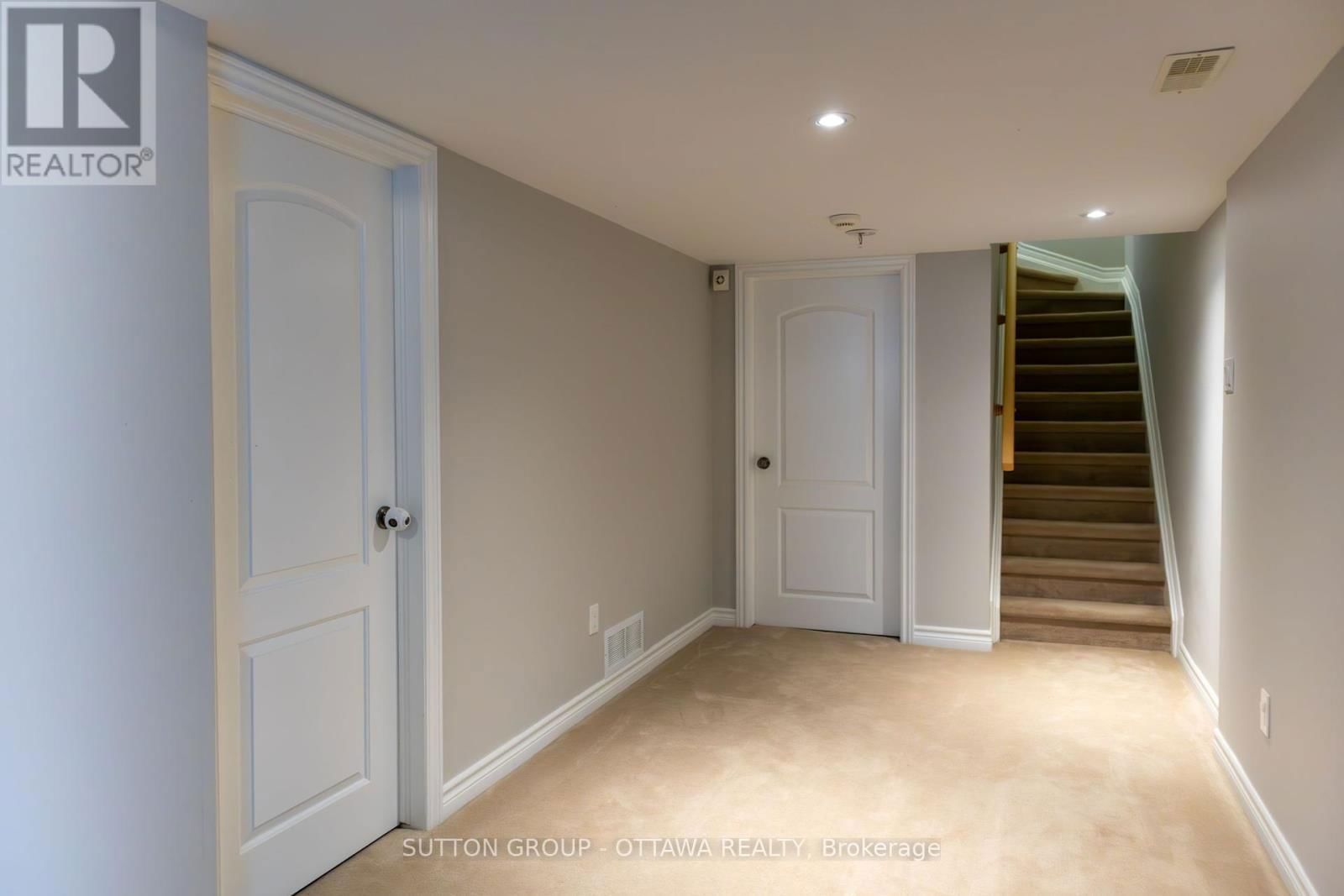 654 MOORPARK AVENUE Image 29