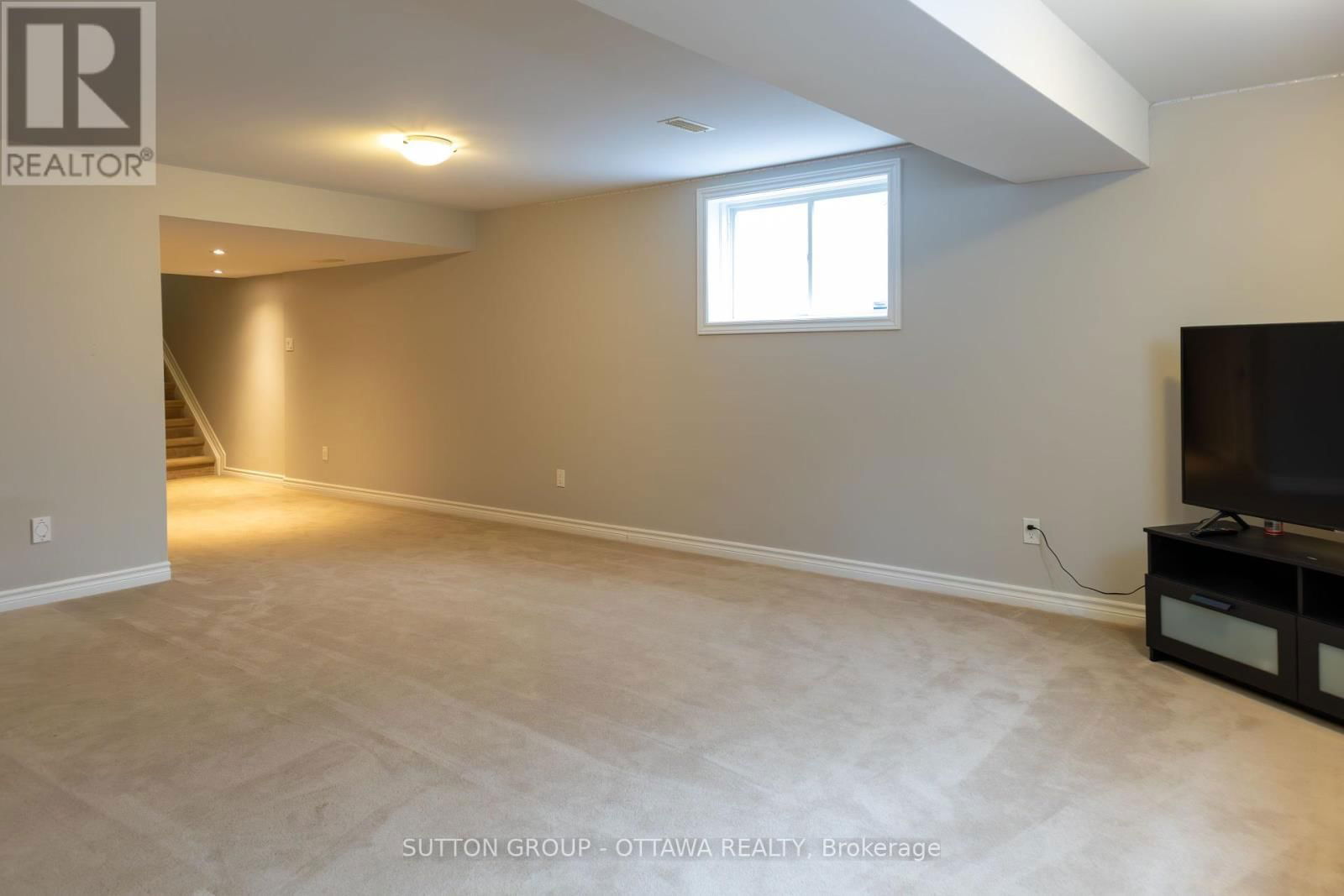 654 MOORPARK AVENUE Image 30