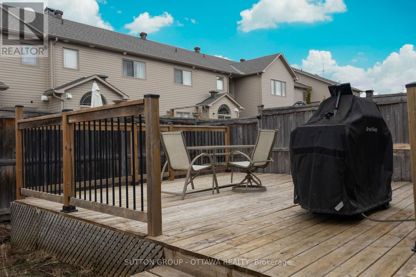 654 MOORPARK AVENUE Image 34