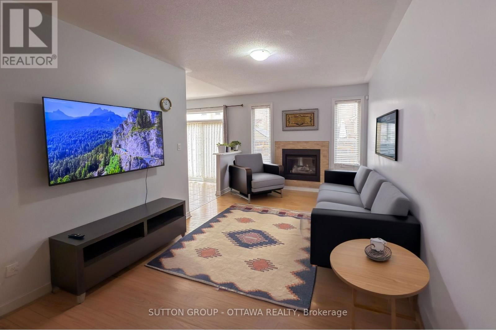 654 MOORPARK AVENUE Image 8