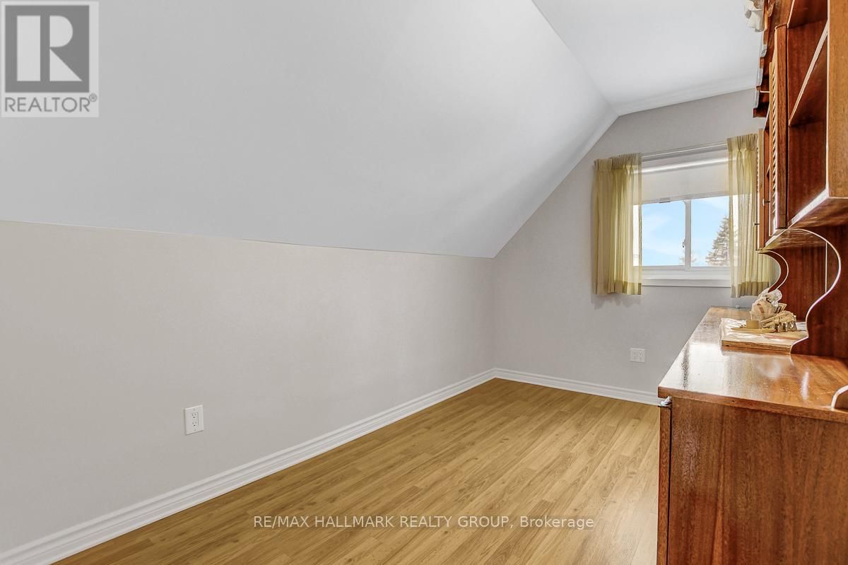 2527 OLD MONTREAL ROAD Image 32