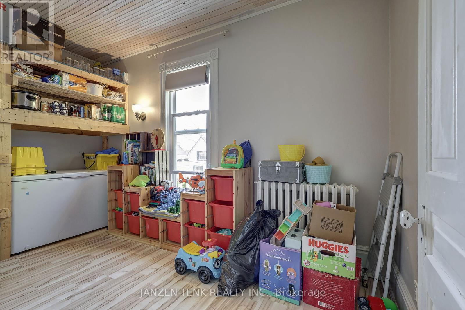 17 OAK STREET Image 36
