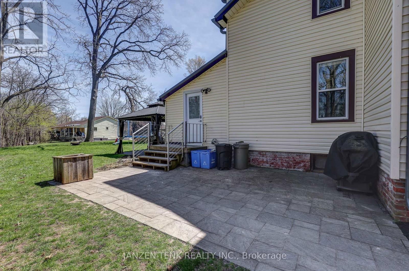 17 OAK STREET Image 45