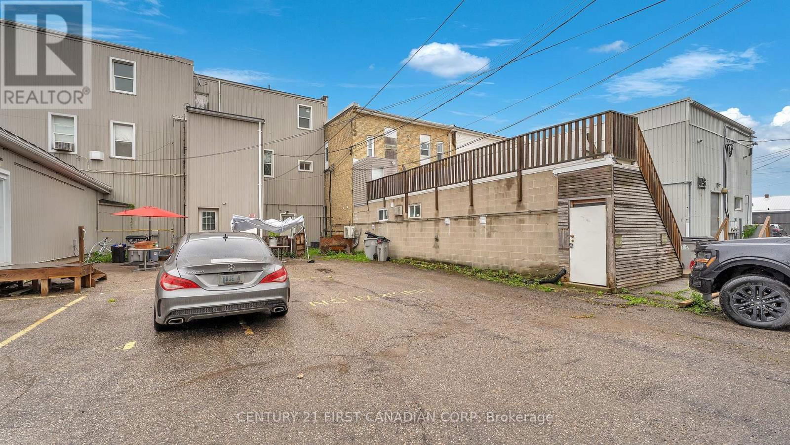 411 413 MAIN STREET SOUTH Image 11