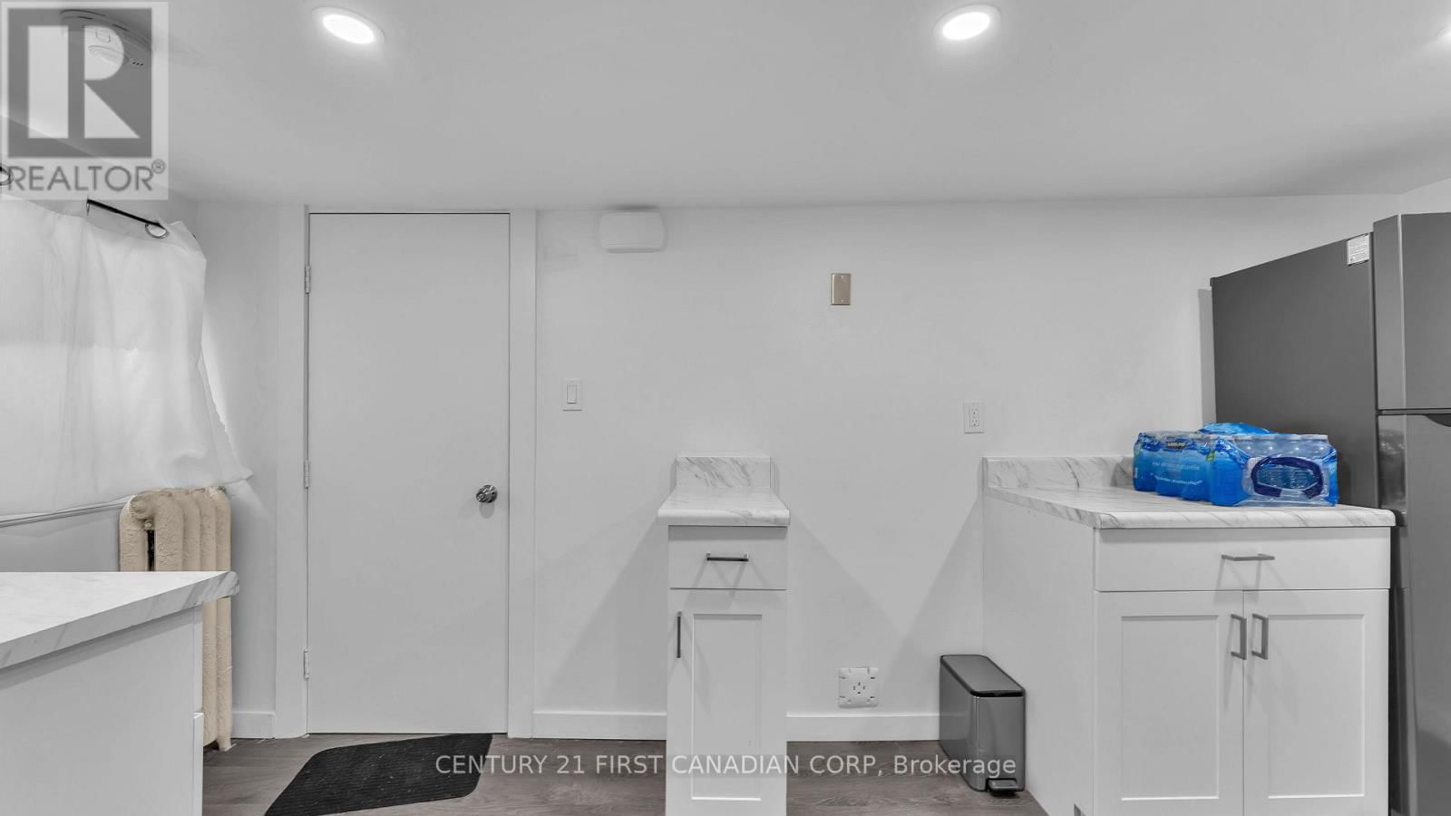 411 413 MAIN STREET SOUTH Image 22
