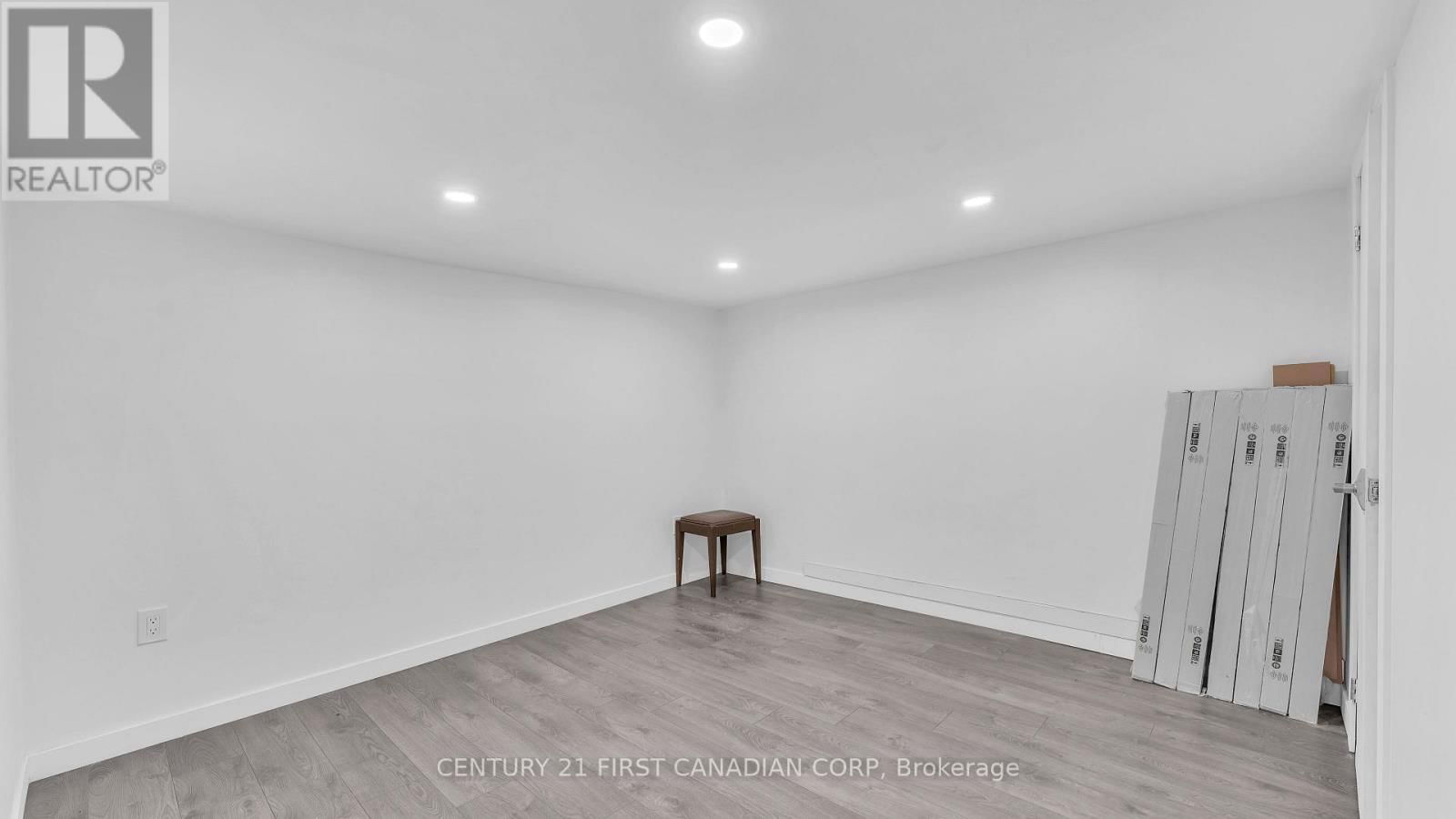 411 413 MAIN STREET SOUTH Image 23