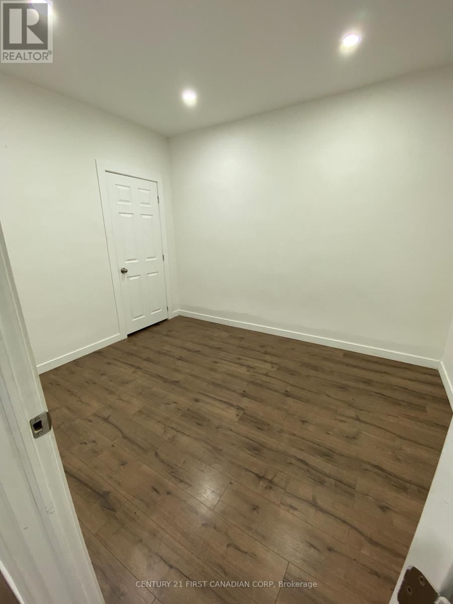 411 413 MAIN STREET SOUTH Image 31