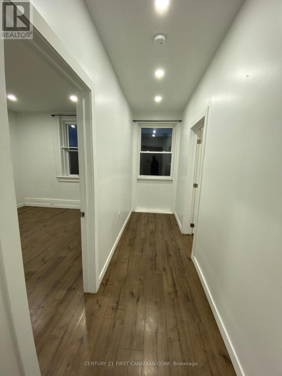 411 413 MAIN STREET SOUTH Image 32