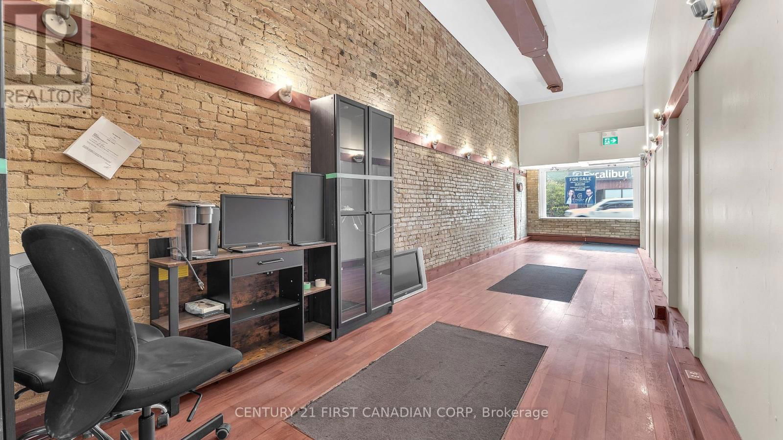411 413 MAIN STREET SOUTH Image 8