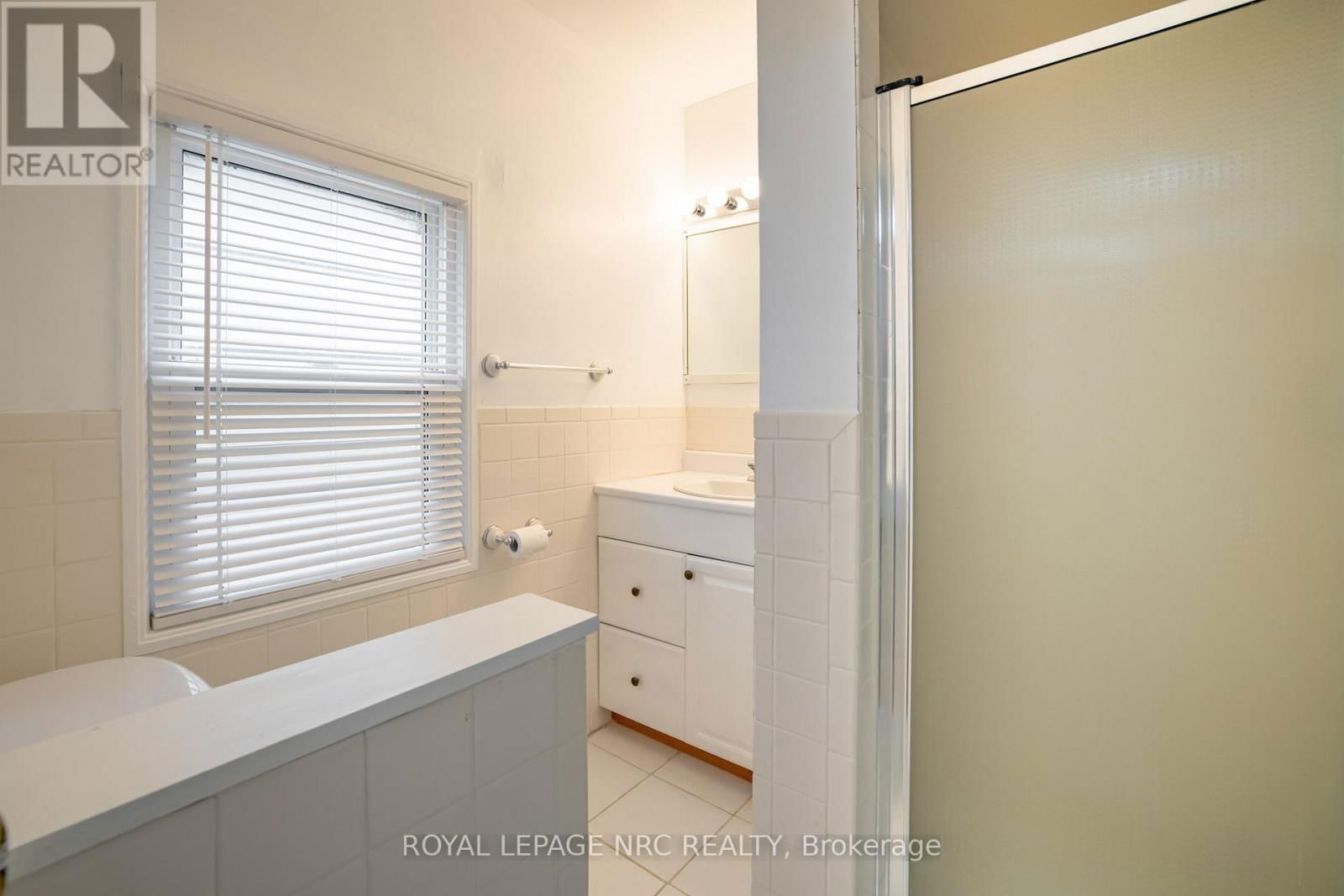 170 NIAGARA STREET WEST Image 11