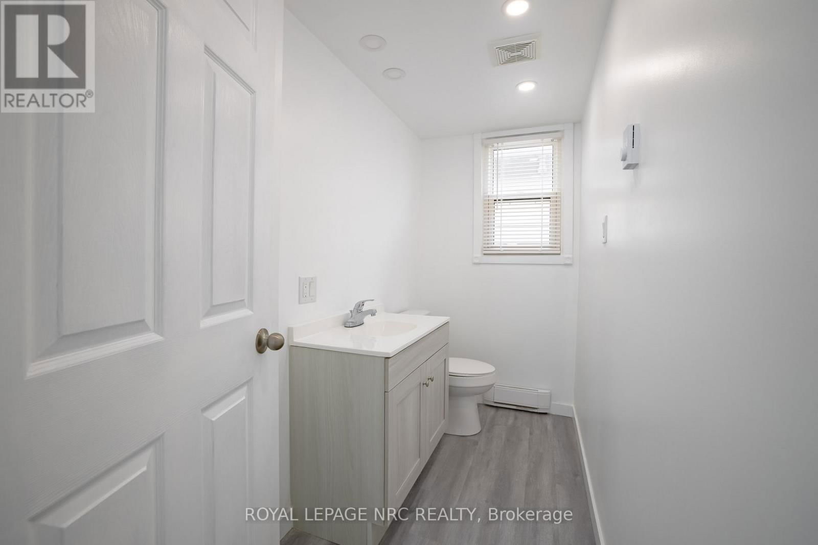 170 NIAGARA STREET WEST Image 12