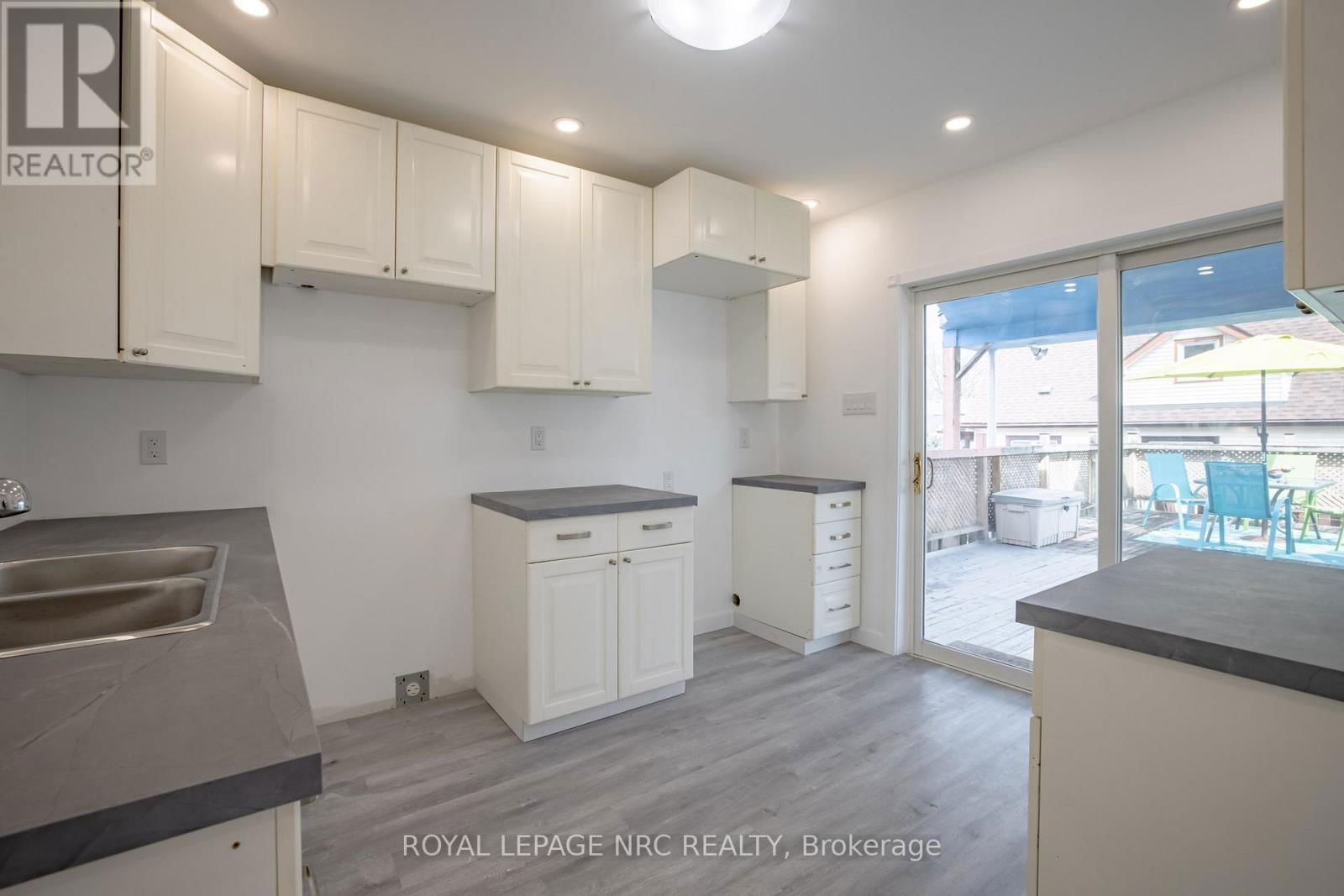 170 NIAGARA STREET WEST Image 15