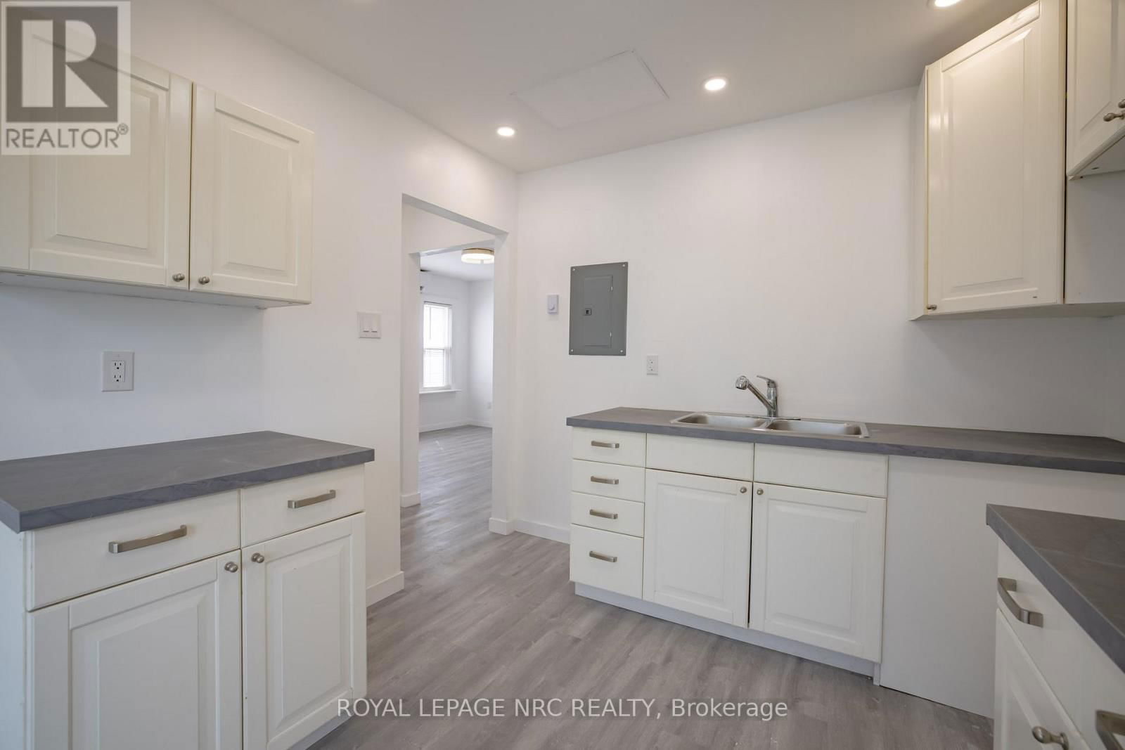 170 NIAGARA STREET WEST Image 17