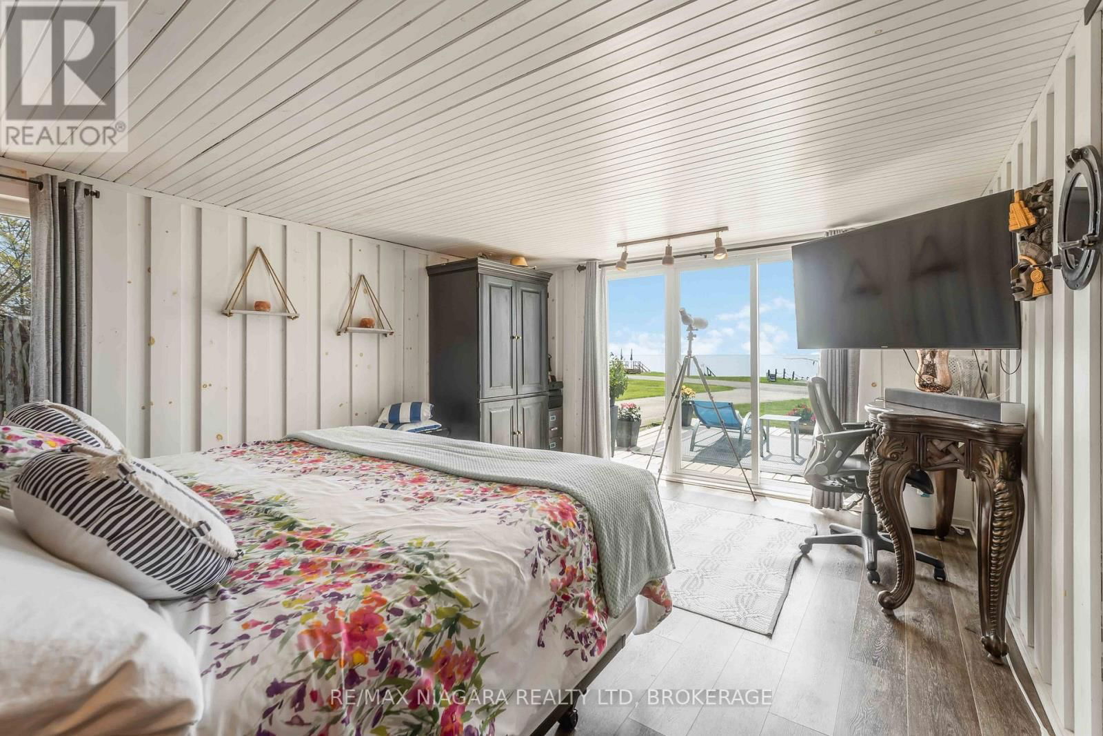 577 EDGEWATER PLACE Image 32