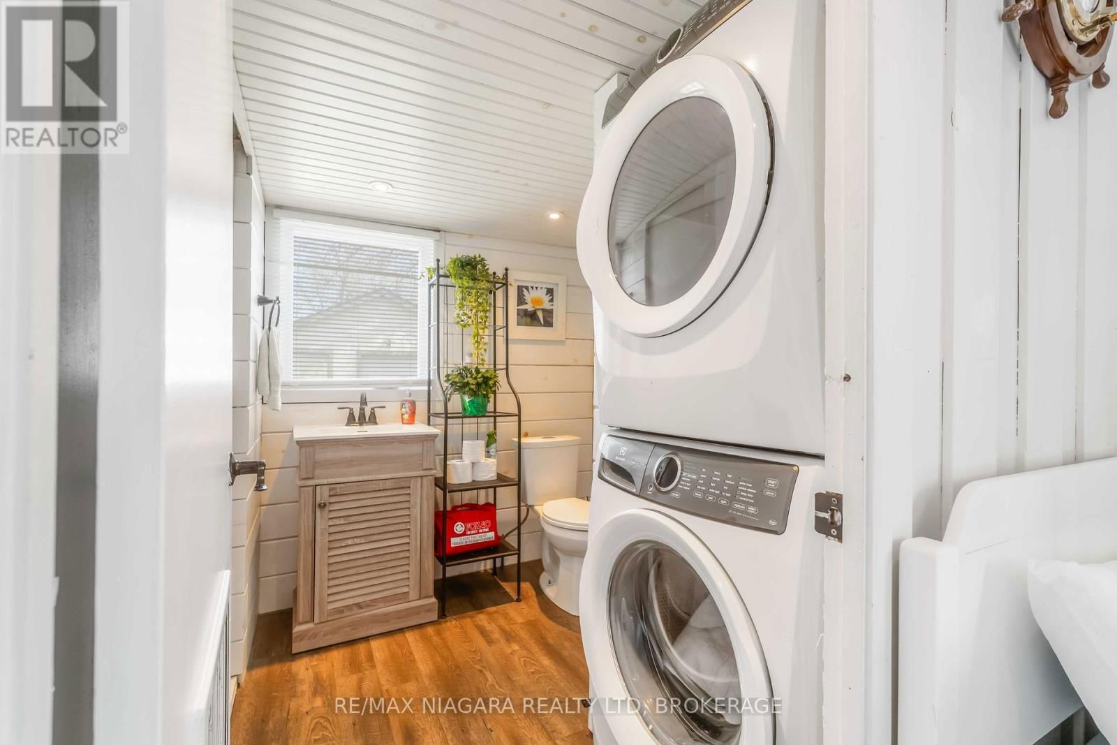 577 EDGEWATER PLACE Image 40