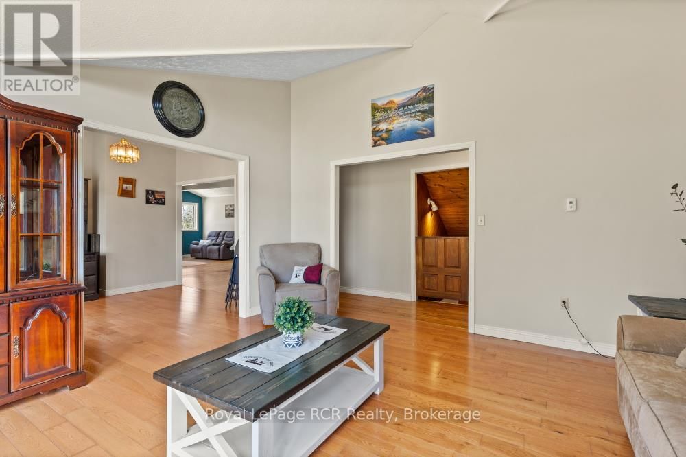 214333 BASELINE ROAD Image 23