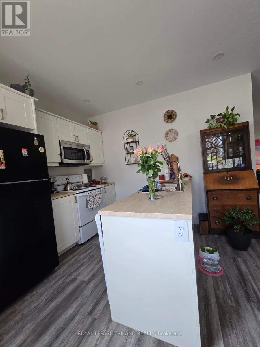 80 BYRON AVENUE EAST Image 32