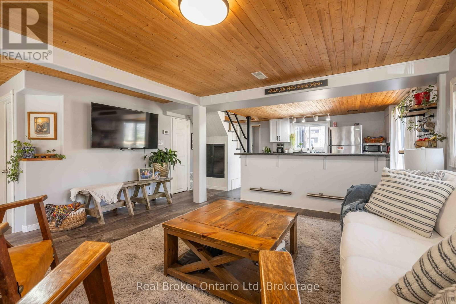 12 7TH AVENUE Image 11