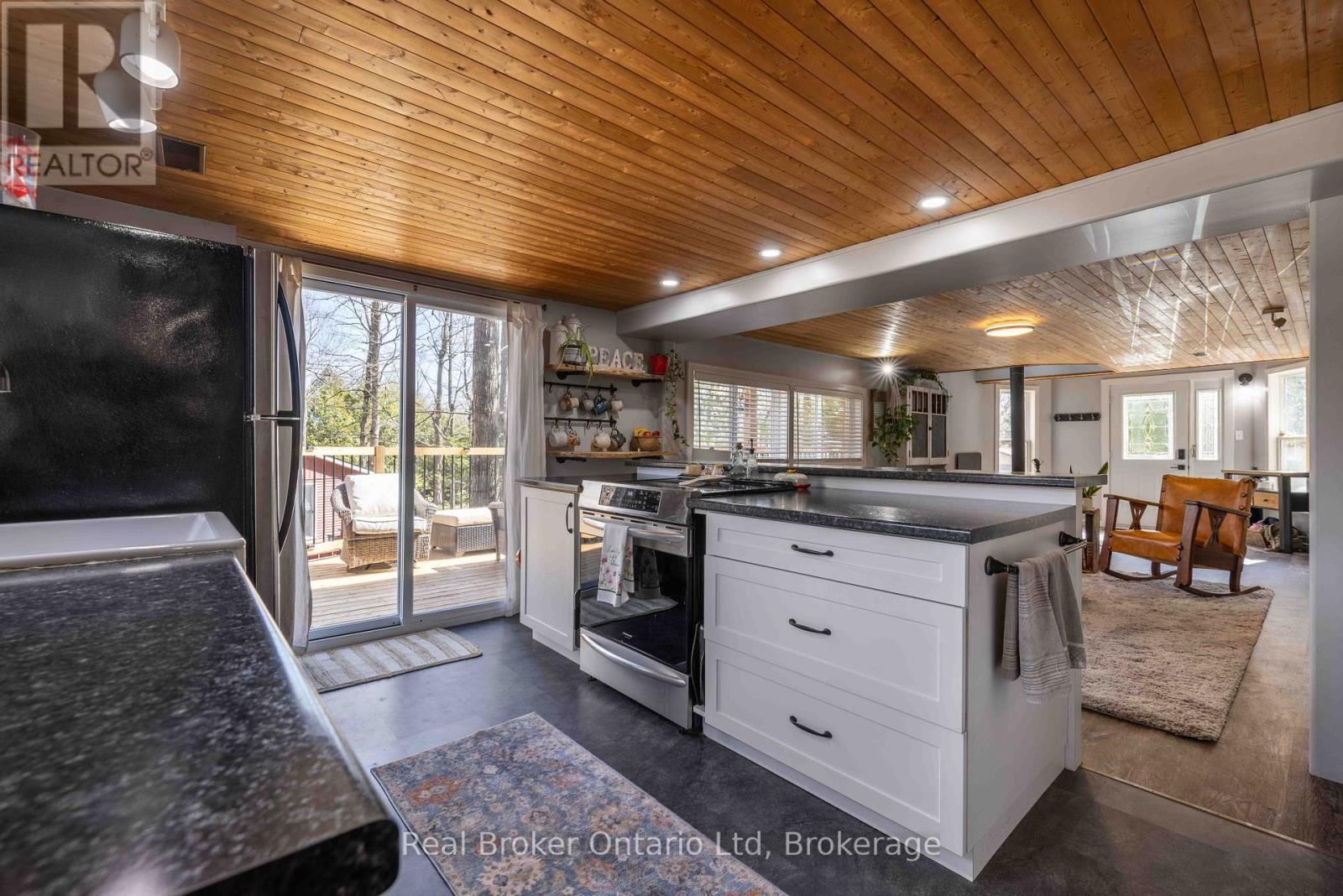 12 7TH AVENUE Image 12