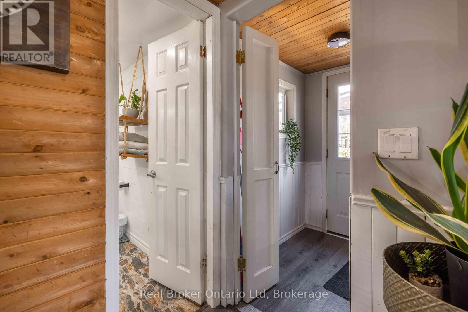 12 7TH AVENUE Image 14