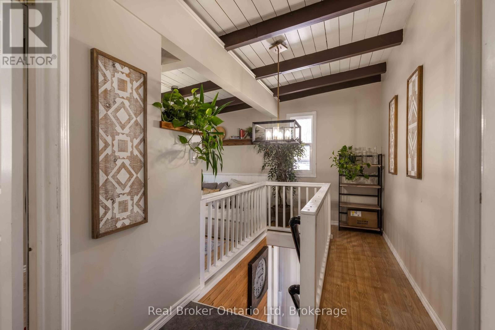 12 7TH AVENUE Image 16