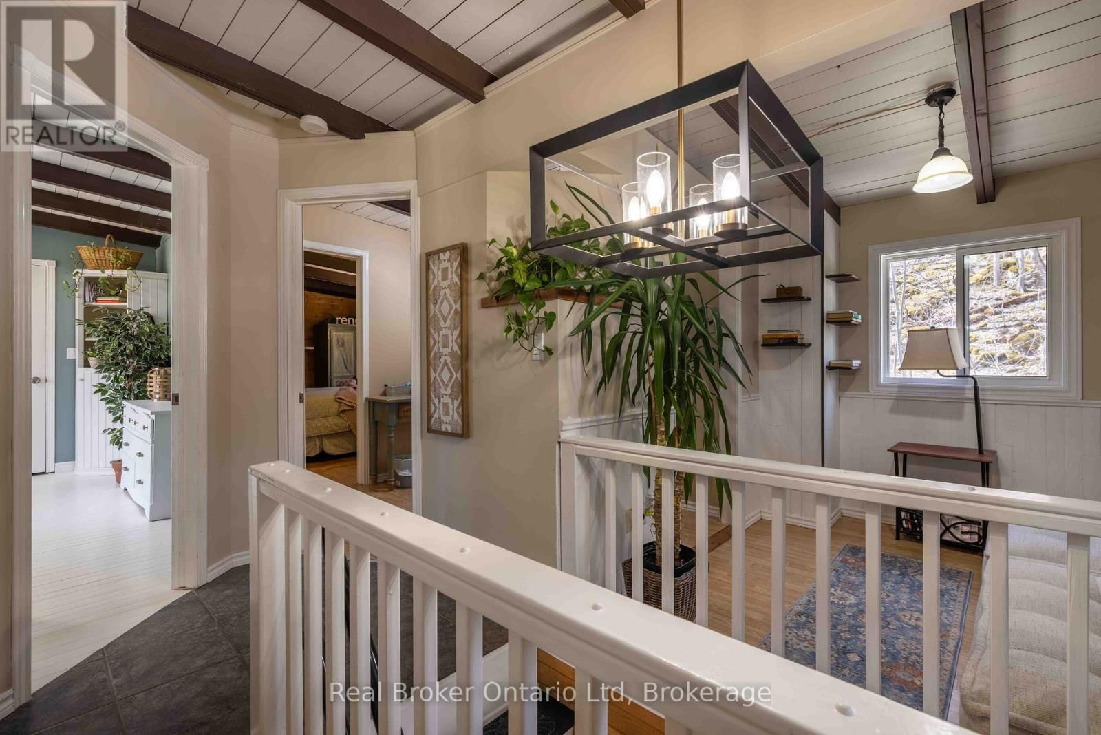 12 7TH AVENUE Image 17