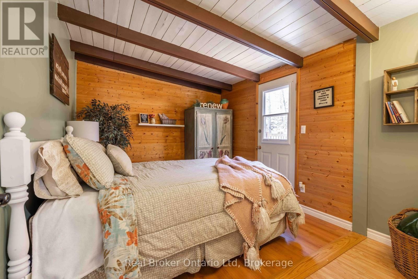 12 7TH AVENUE Image 24