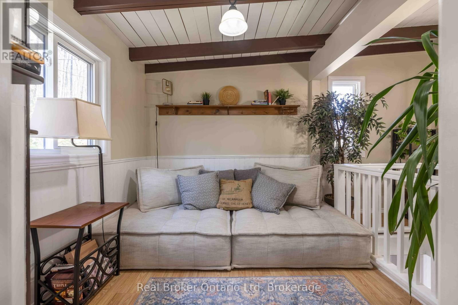 12 7TH AVENUE Image 28