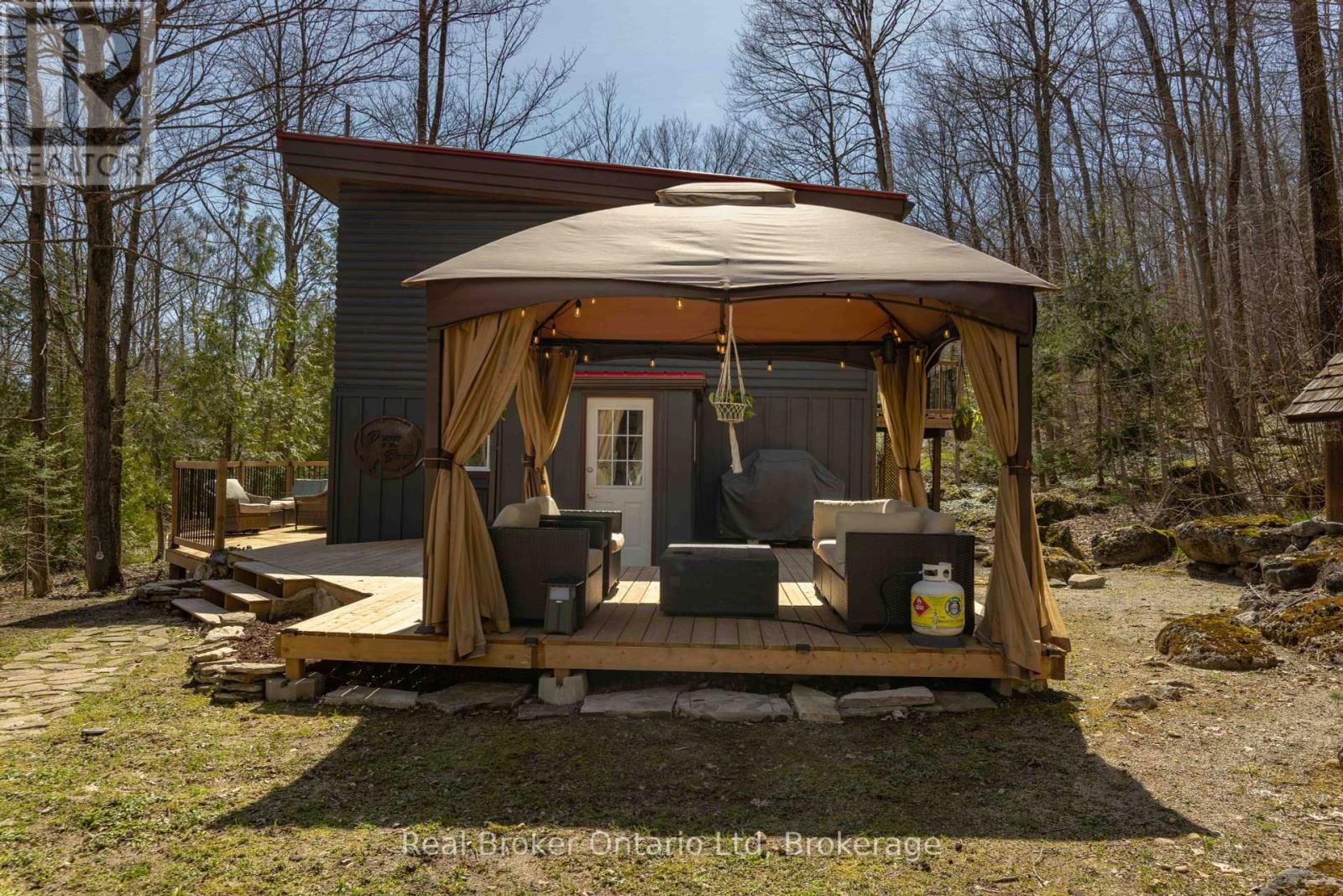 12 7TH AVENUE Image 29