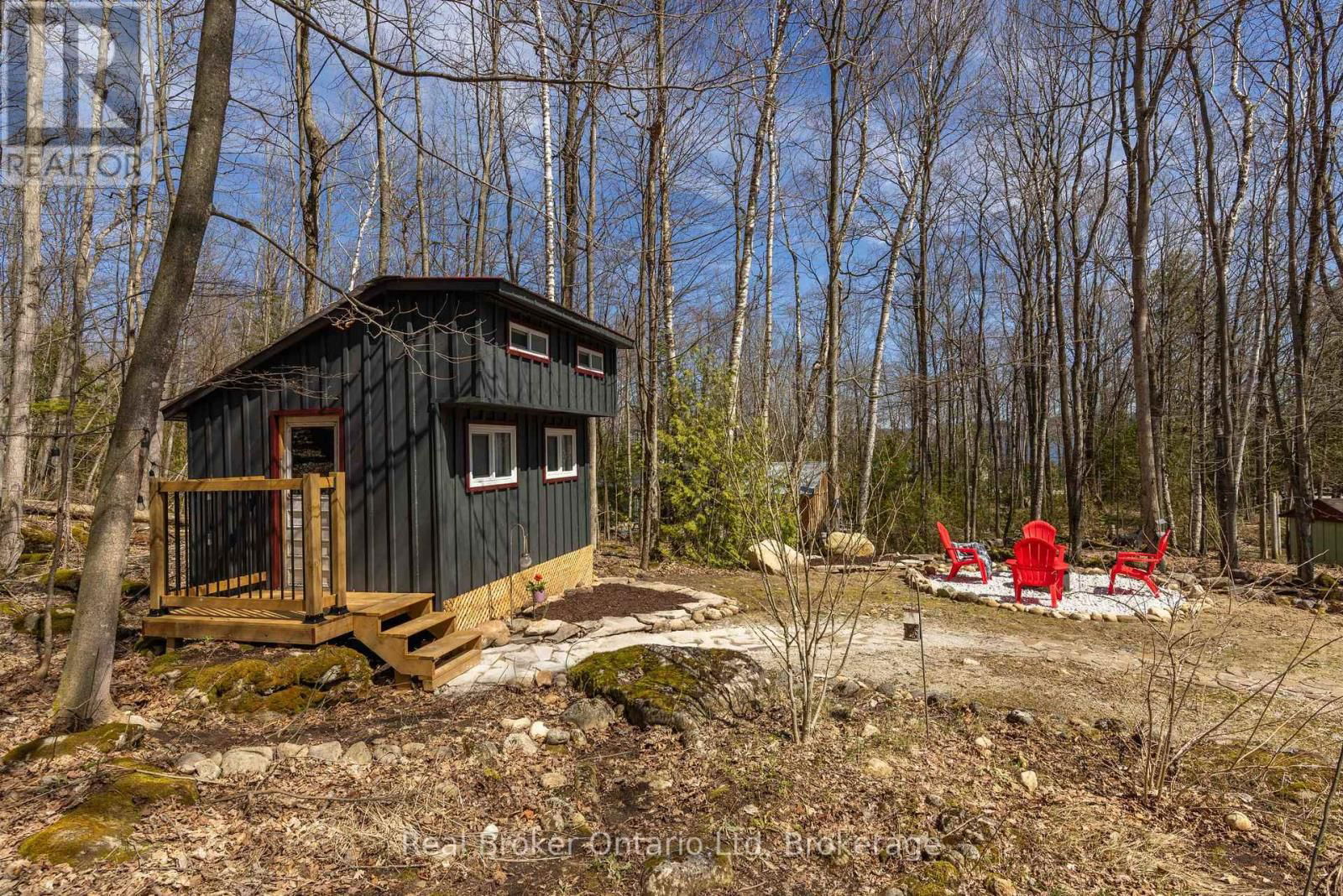 12 7TH AVENUE Image 32