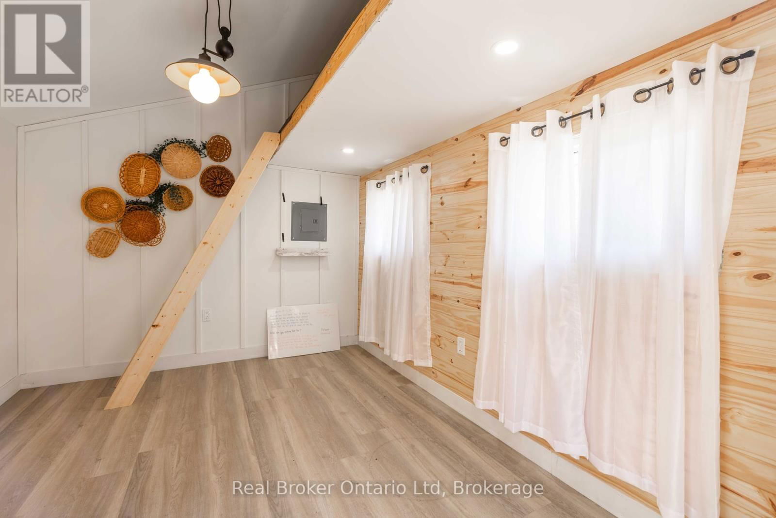 12 7TH AVENUE Image 33