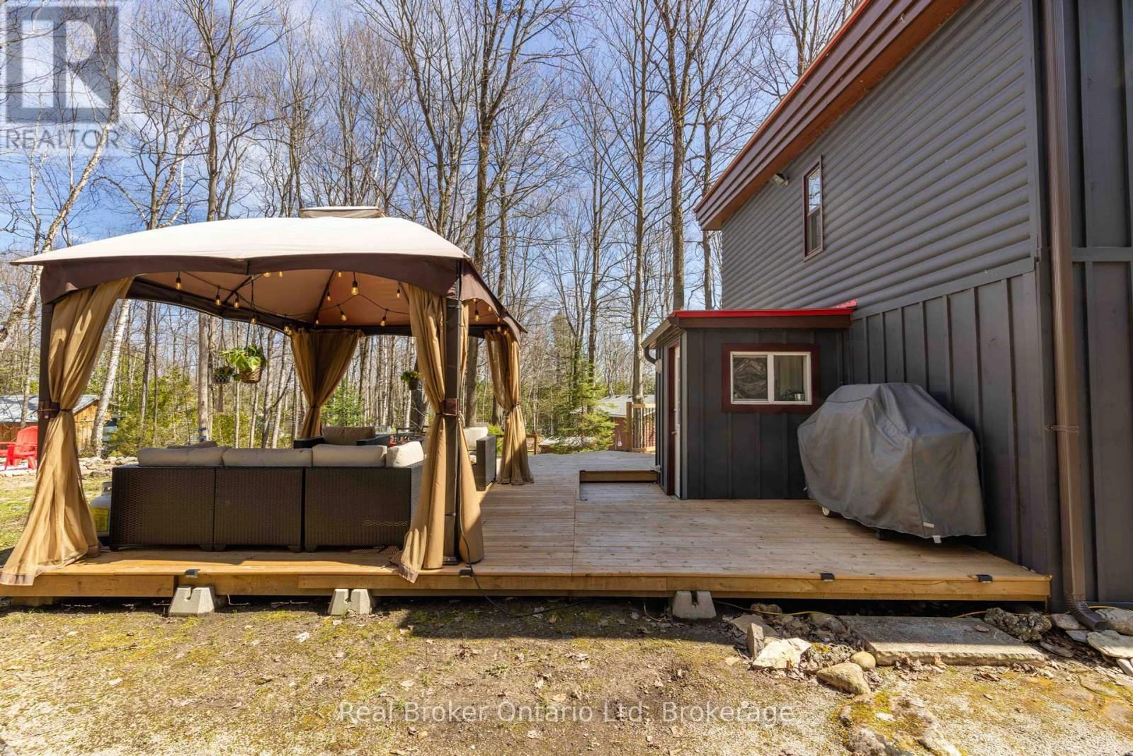 12 7TH AVENUE Image 35