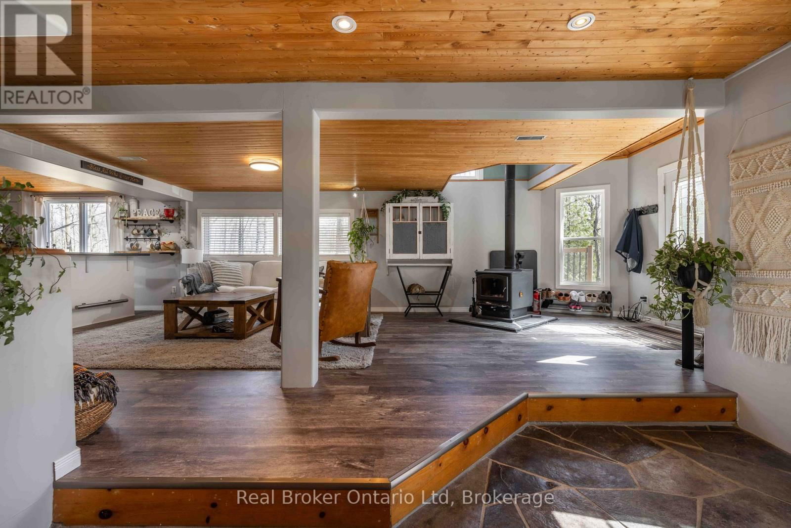 12 7TH AVENUE Image 5