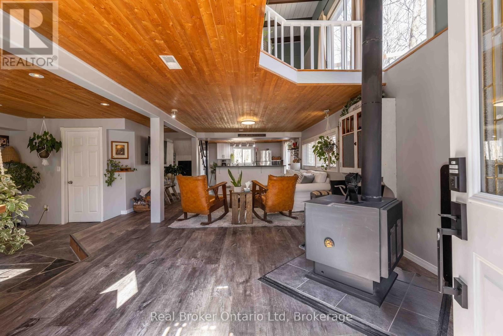 12 7TH AVENUE Image 8