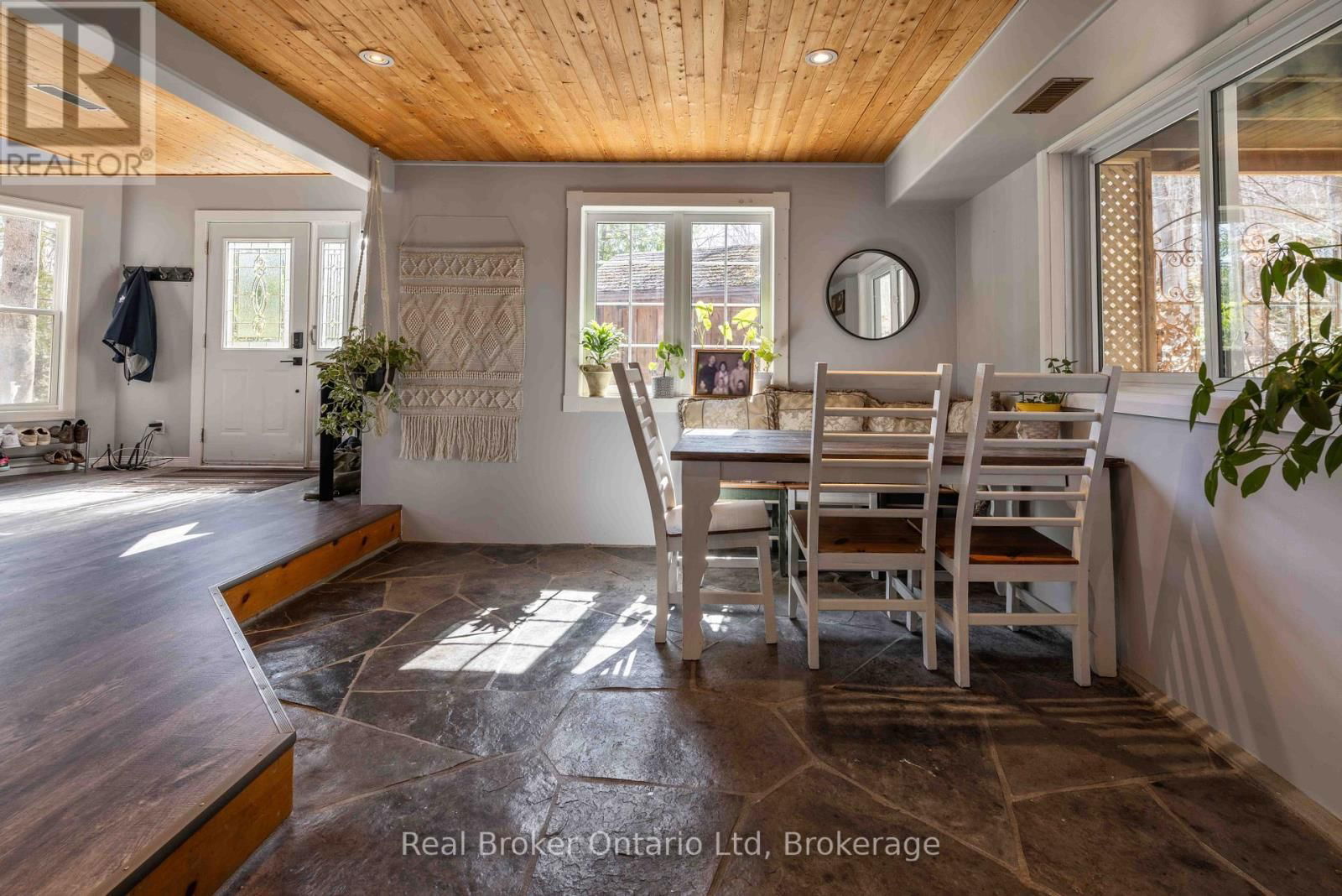 12 7TH AVENUE Image 9