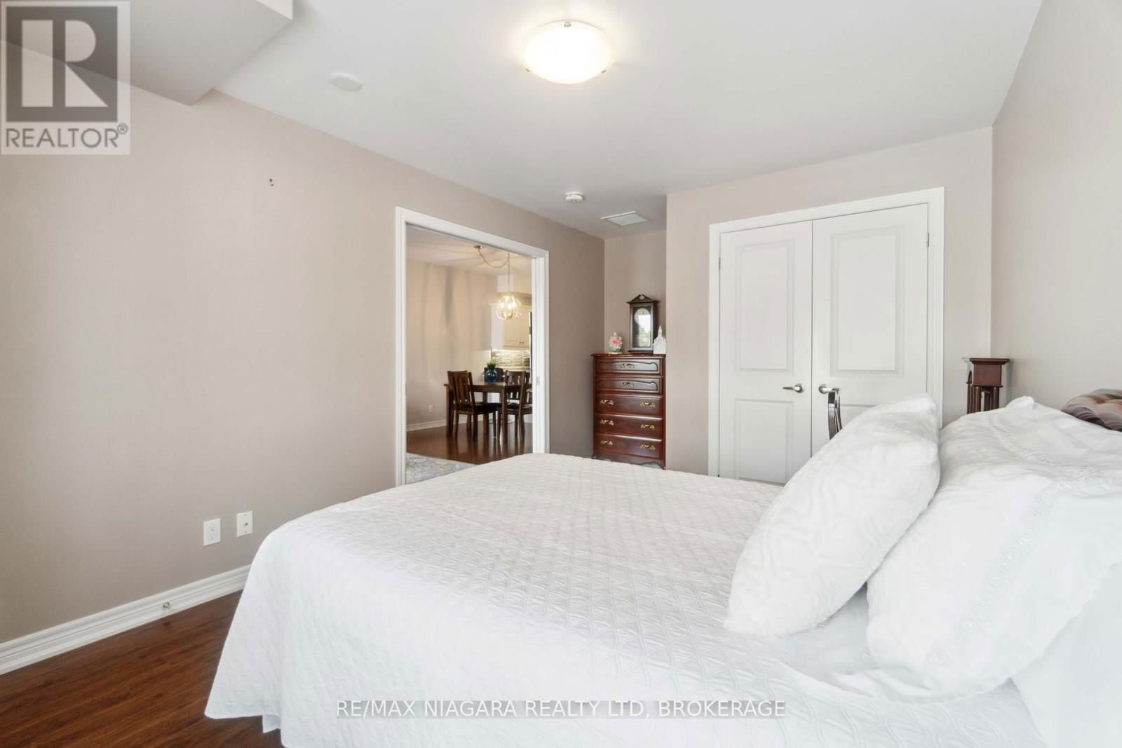 221 - 4644 PETTIT AVENUE Image 11