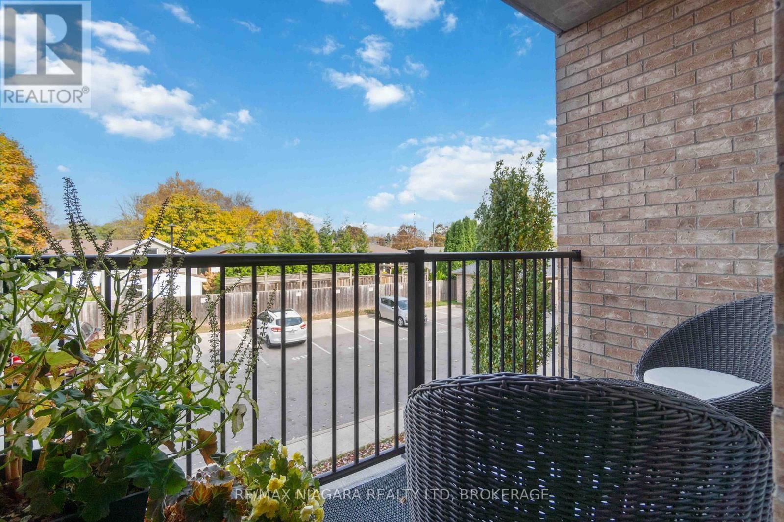 221 - 4644 PETTIT AVENUE Image 15