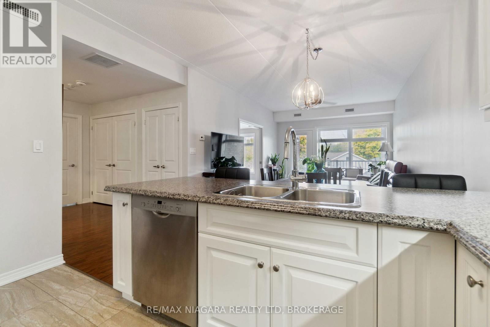 221 - 4644 PETTIT AVENUE Image 4