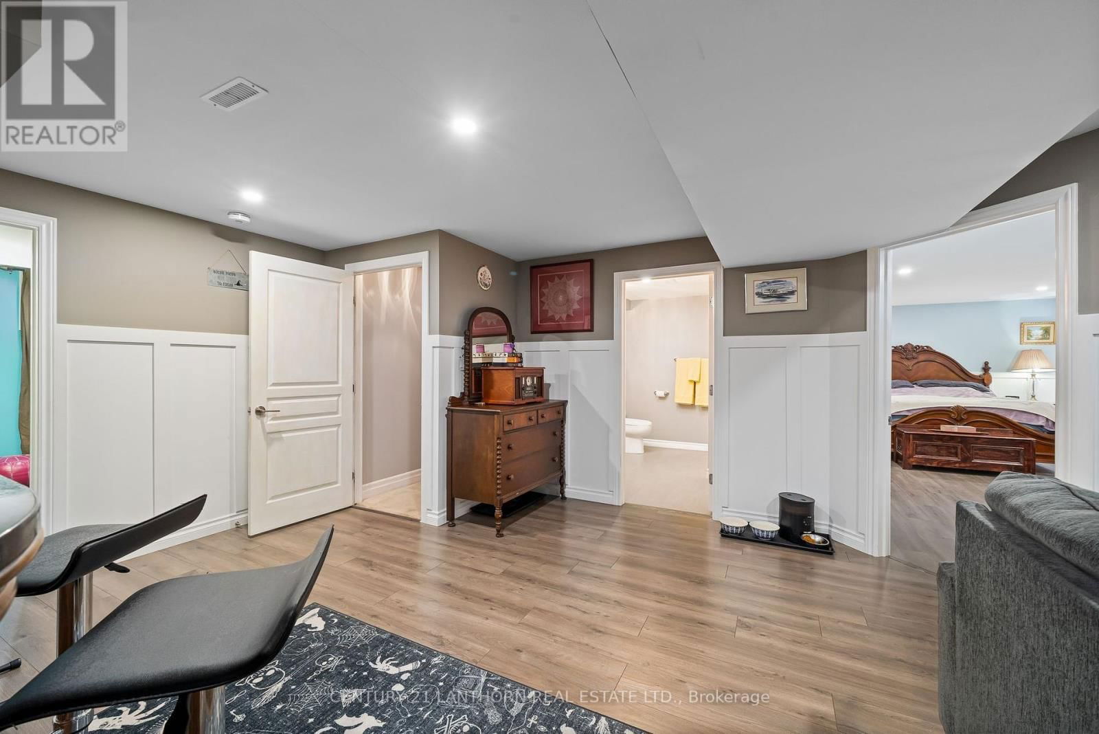 65 CREWS CRESCENT Image 30