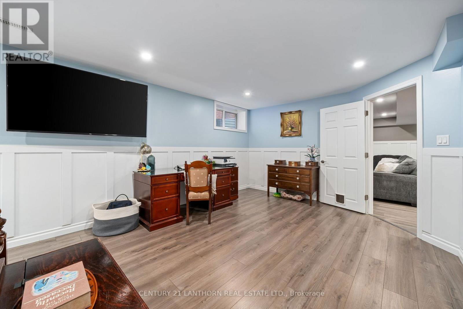65 CREWS CRESCENT Image 32