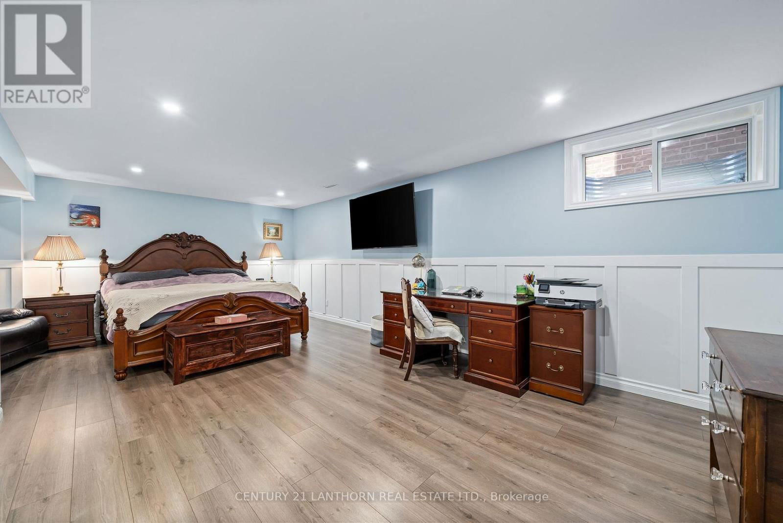 65 CREWS CRESCENT Image 33