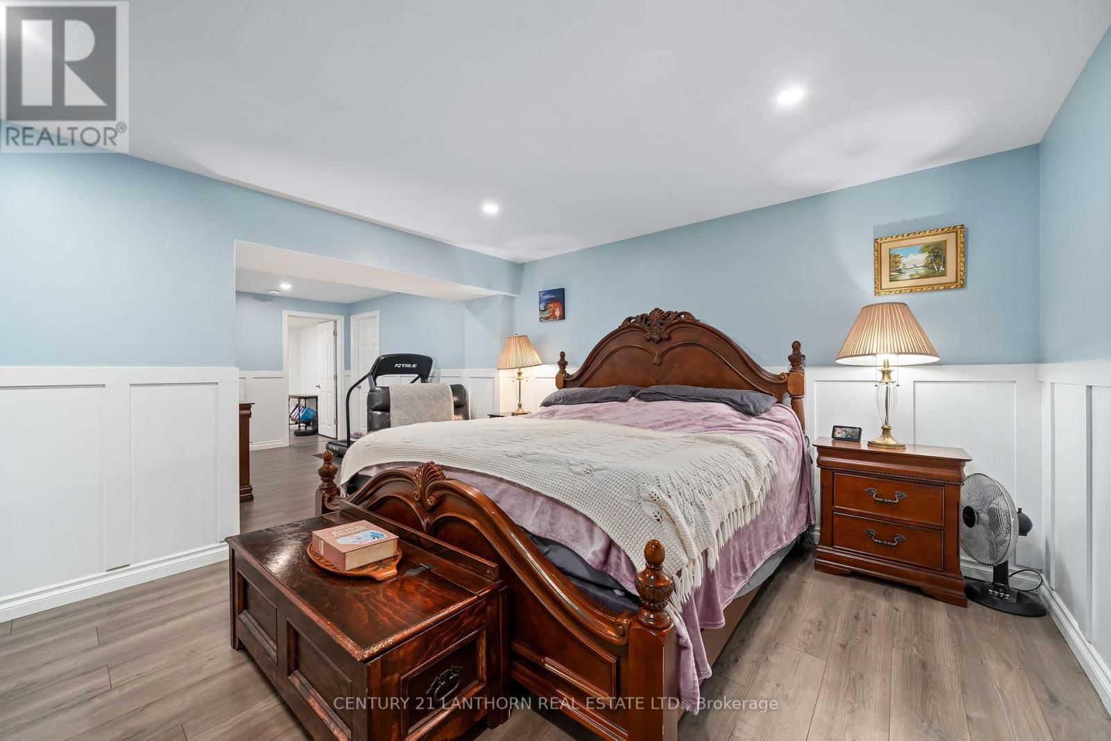 65 CREWS CRESCENT Image 34