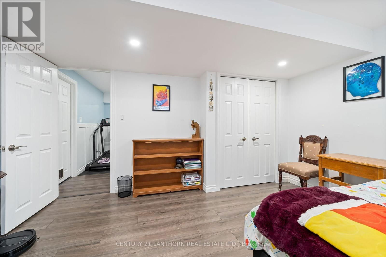 65 CREWS CRESCENT Image 35