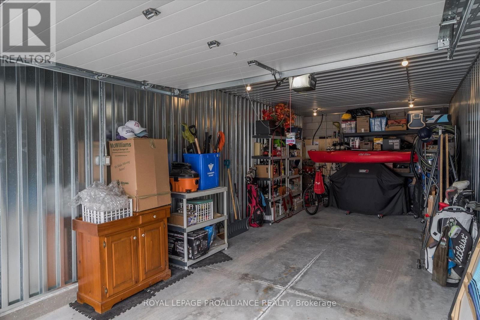 Garage #3 - 19 HAMPTON LANE Image 4