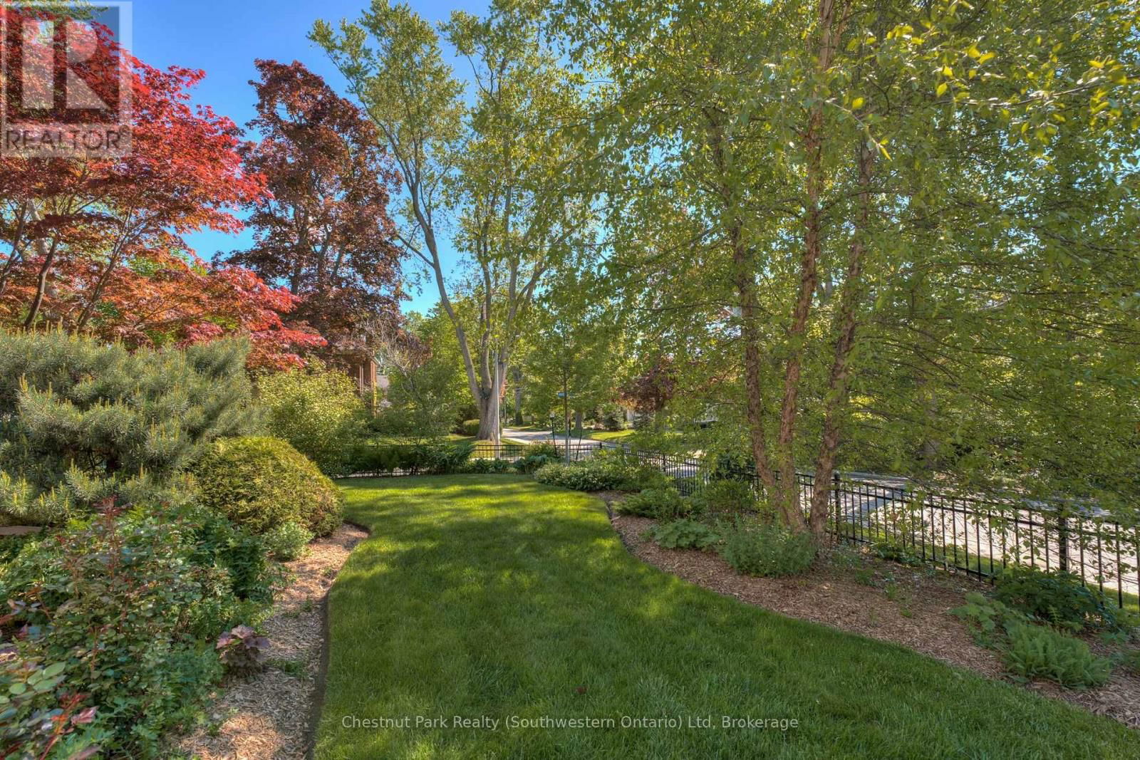 26 LEMON STREET Image 10