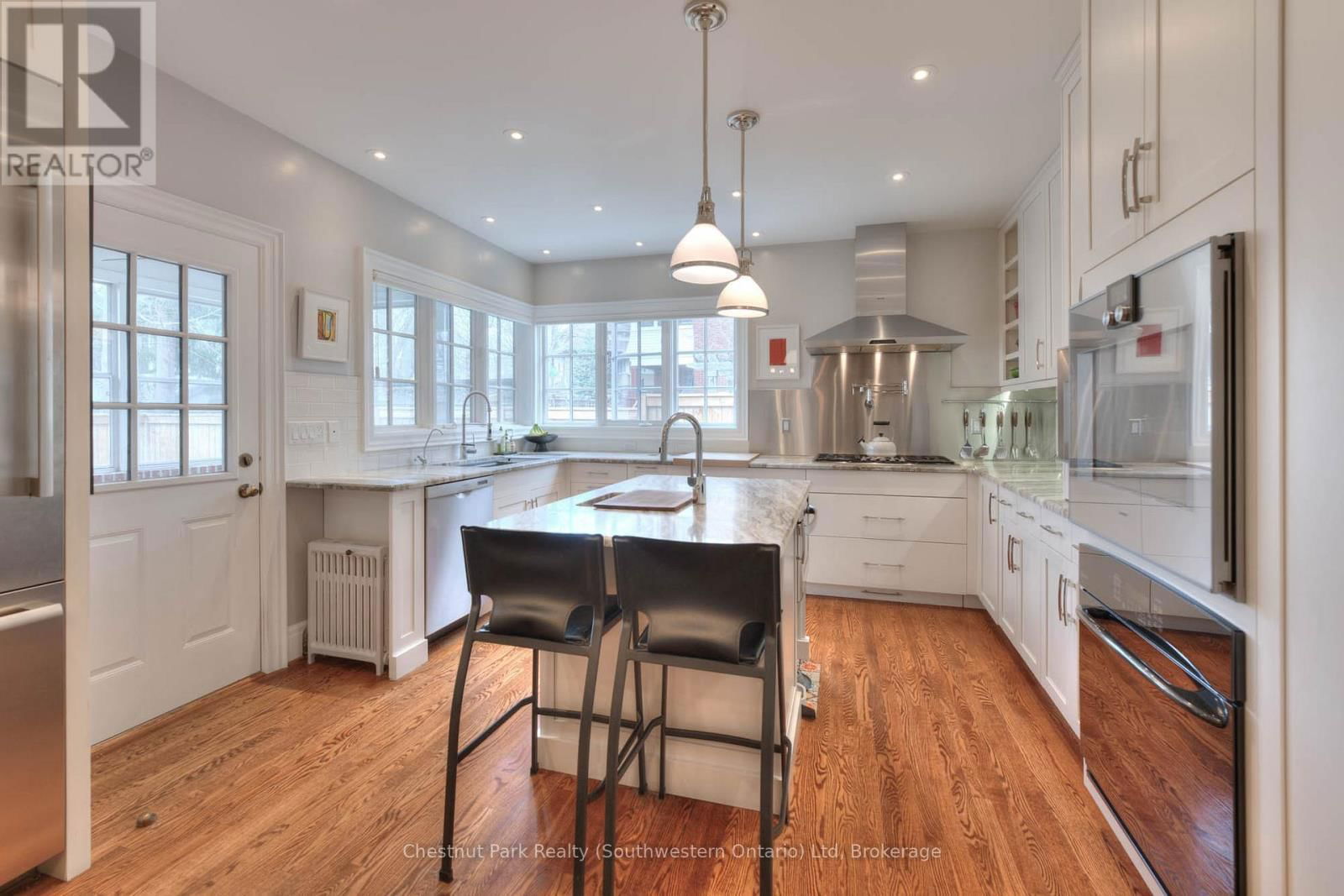 26 LEMON STREET Image 30