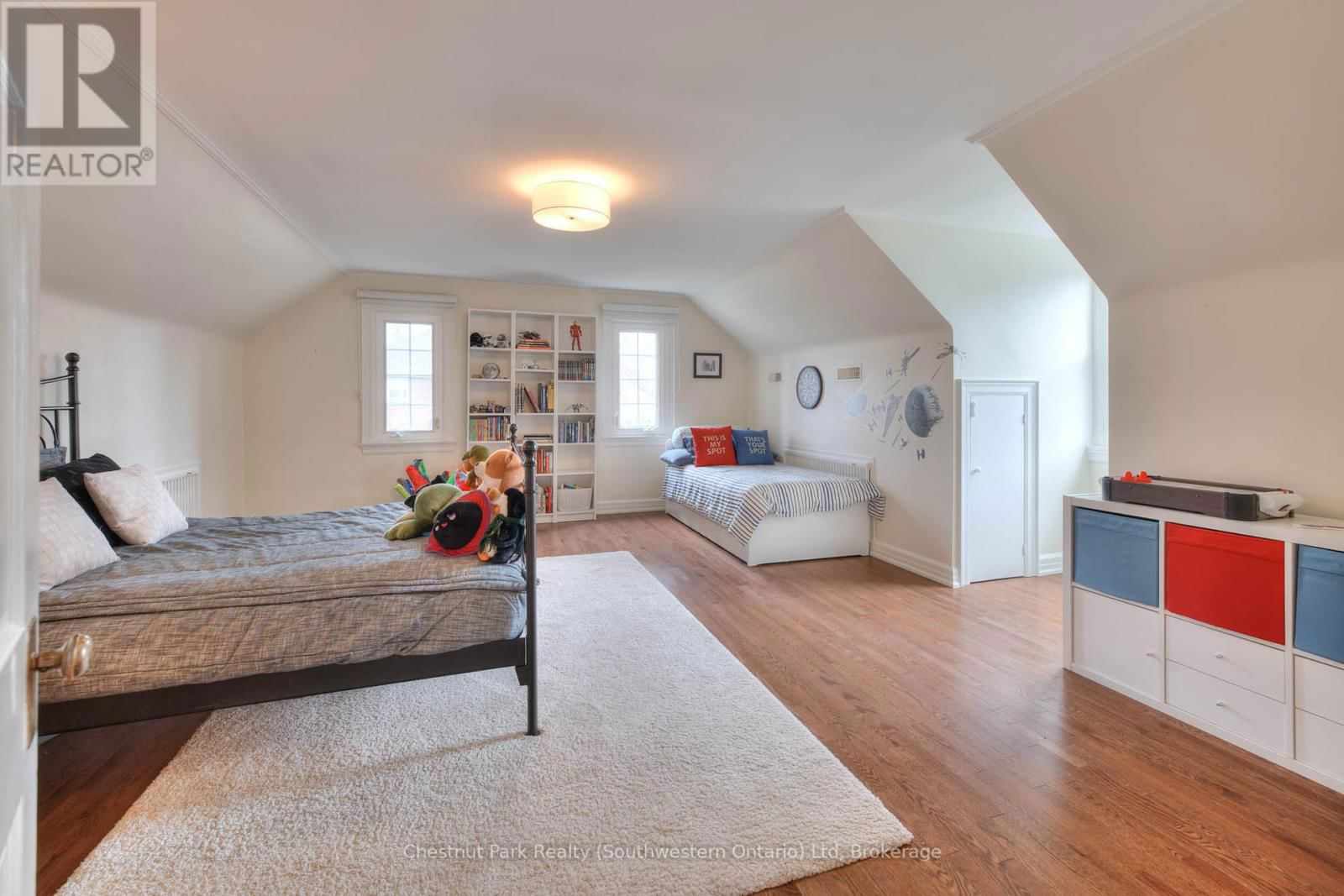 26 LEMON STREET Image 40