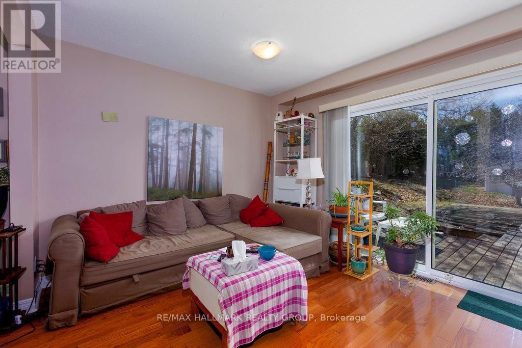 24 RAVENSCROFT COURT Image 9