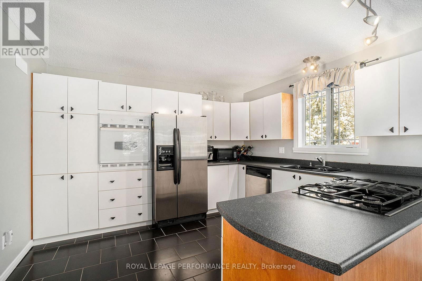 1395 NOTRE-DAME STREET Image 10